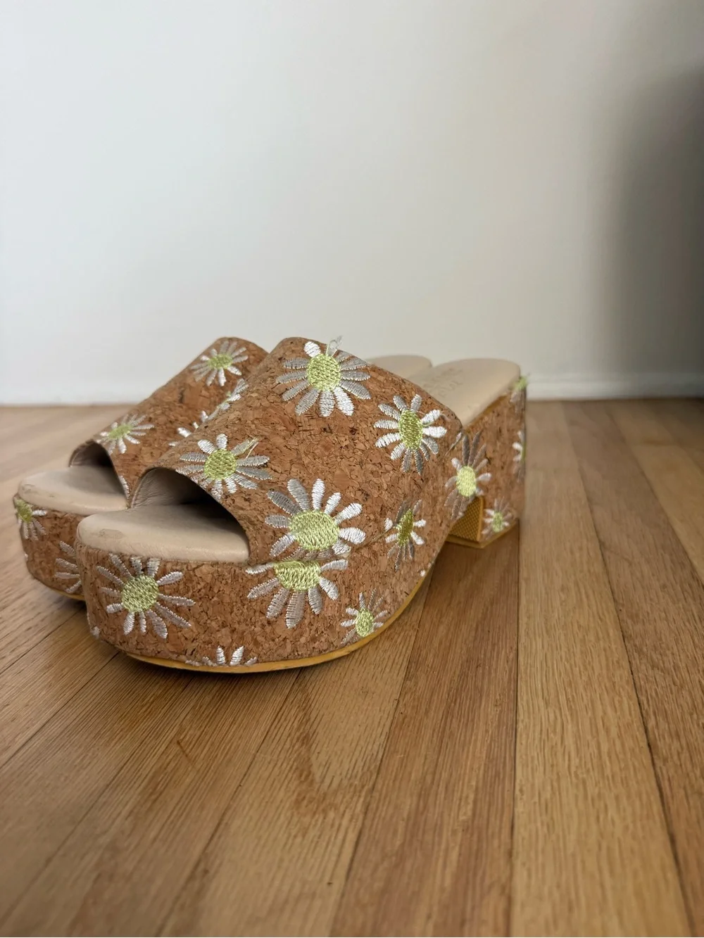 Cork Daisy Embroidered Slide Sandals